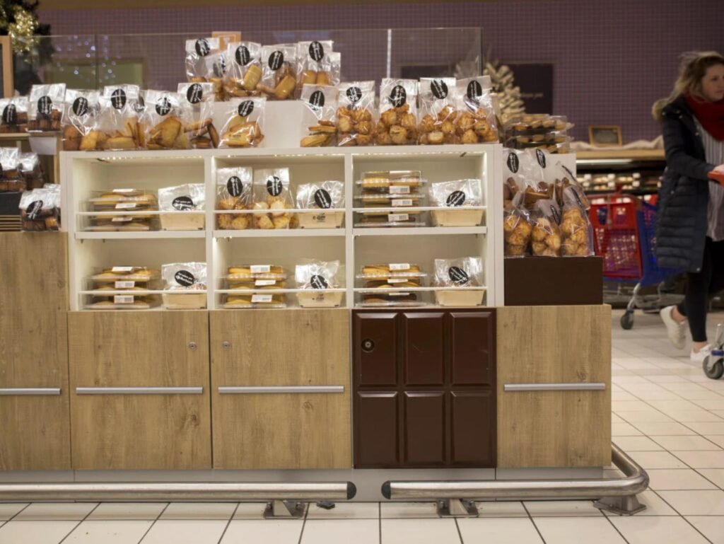 Covering professionnel magasin – meuble de présentation bois et chocolat rénové en Wallonie